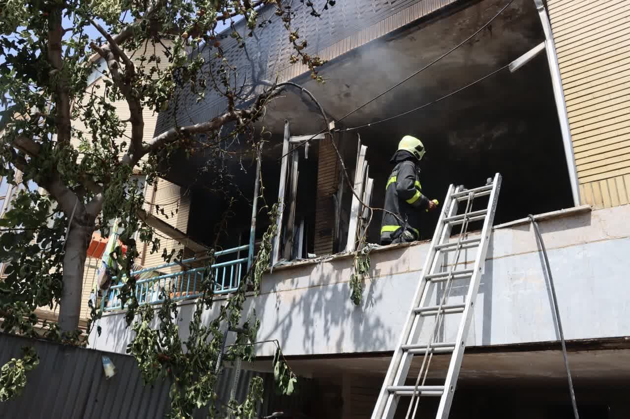 آتشسوزی در منزل مسکونی در اصفهان / یک شهروند گرفتار شد