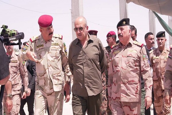 Iraqi defense min. arrives in Karbala for beefing up security