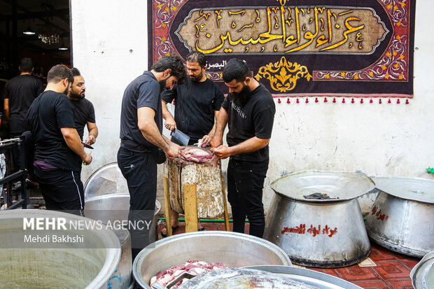 پذیرایی کربلایی‌ها از زائران اربعین