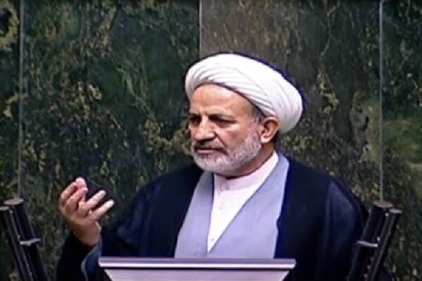 سیاوشی، اولین مخالف صالحی امیری