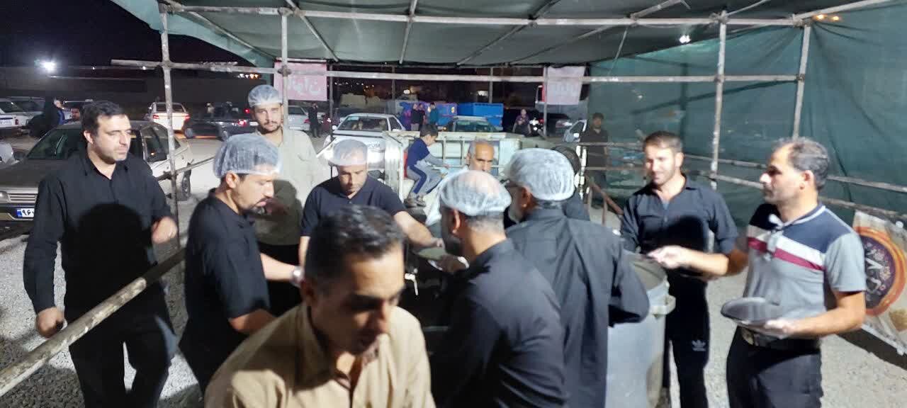 موکب چهارده معصوم (ع) نهاوند به زائران اربعین خدماترسانی میکند