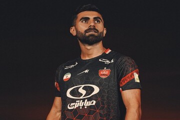 رونمایی از پیراهن پرسپولیس مقابل تراکتور در تبریز