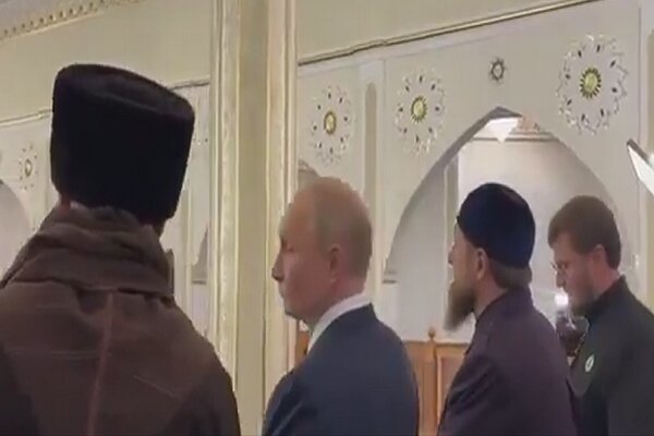 VIDEO: Russian President Putin visits Mosque in Chechnya