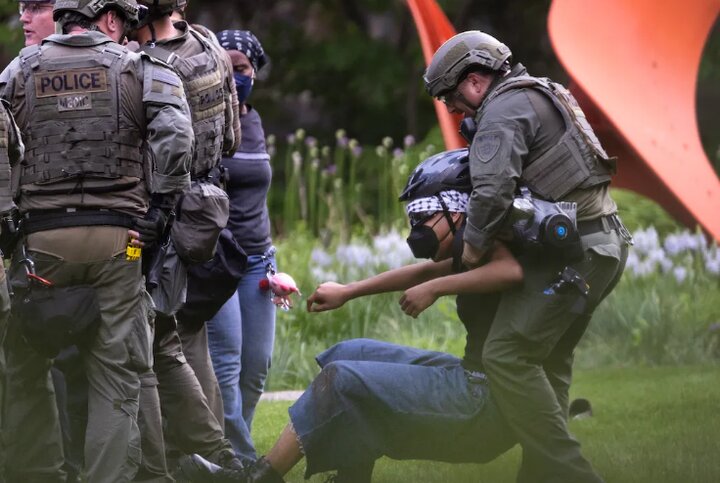 US police arrest pro-Palestine protesters in Chicago