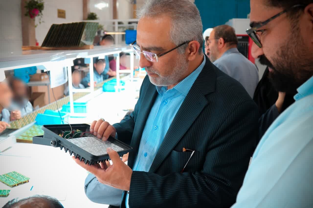 توسعه اشتغال مولد با افتتاح کارگاه صنعت محور درزندانهای اصفهان