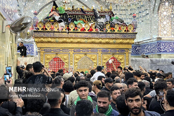 İmam Hüseyin’in (a.s.) mübarek türbesinden görüntüler