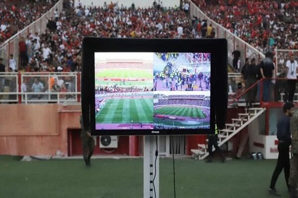 VAR بازی پرسپولیس - چادرملو از دقیقه ۶۳ آمد/ دلیل تاخیر در ورود