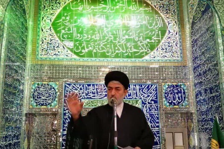 هفتهای نیست که در نمازجمعه میز خدمت برای حل مشکلات مردم نداشته باشیم