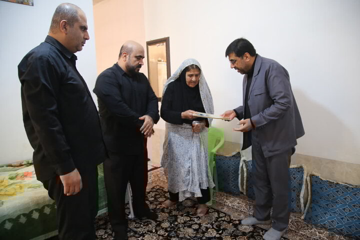 مسئولان جایگاه والای شهدا را برای نسل جدید تبیین کنند مسئولان جایگاه والای شهدا را برای نسل جدید تبیین کنند
