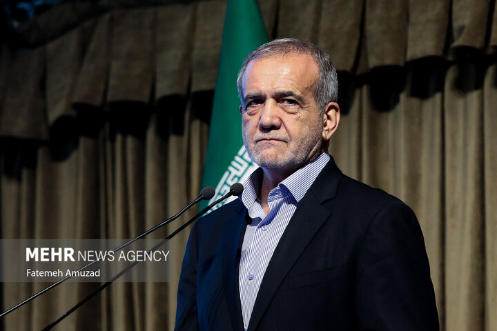 پزشکیان با صدور پیامی درگذشت مادر شهیدان حاجیشاه را تسلیت گفت پزشکیان با صدور پیامی درگذشت مادر شهیدان حاجیشاه را تسلیت گفت
