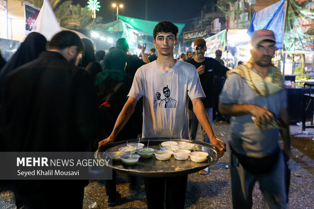 خدمت برای حسین (علیه السلام)