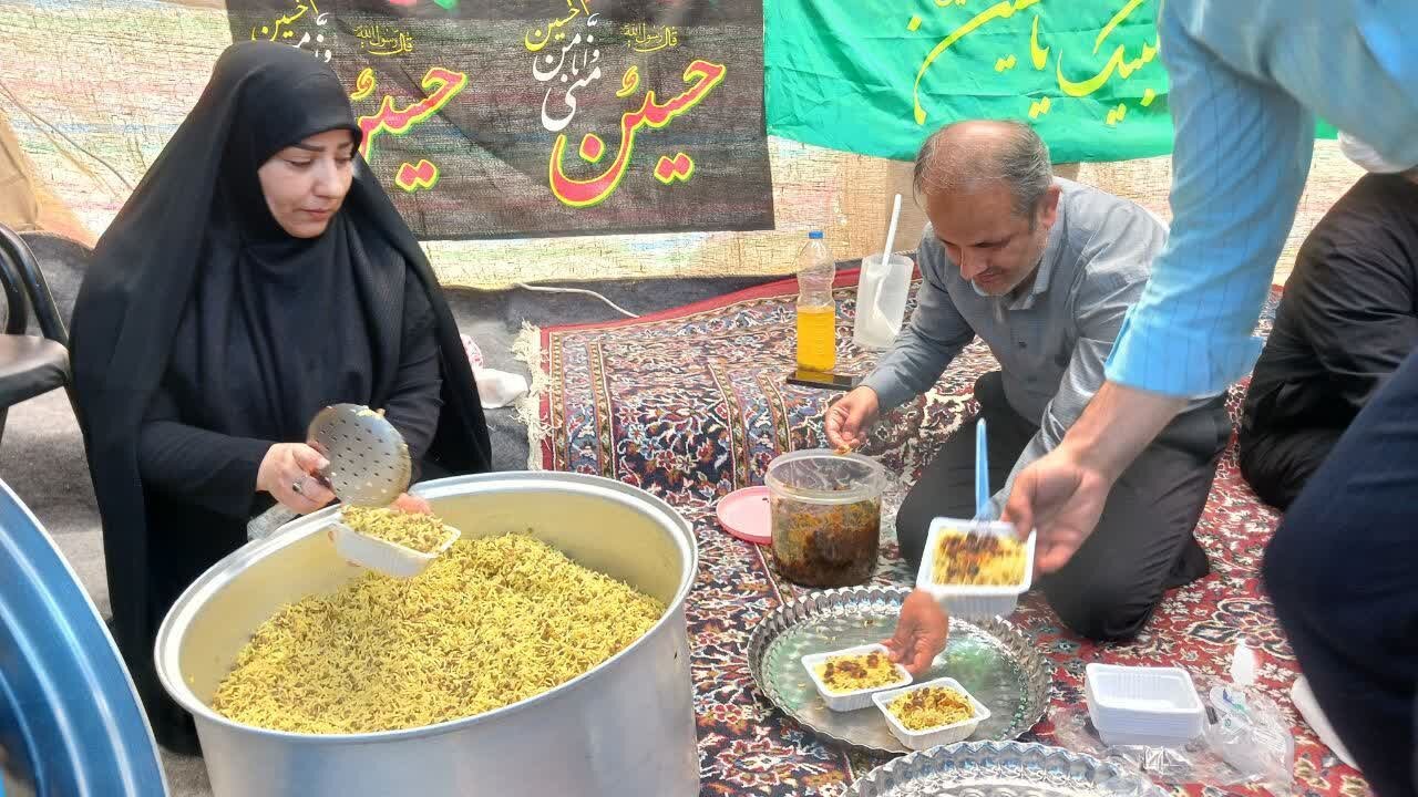 هنرآشپزی بانوان کرد درموکبهای حسینی/استقبال زائران ازغذاهای محلی