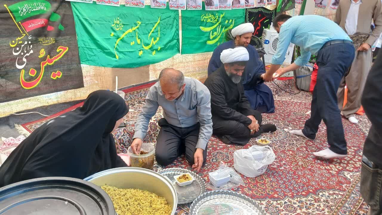 هنرآشپزی بانوان کرد درموکبهای حسینی/استقبال زائران ازغذاهای محلی