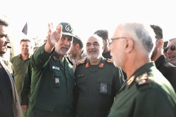 Gen. Salami's visit to Khosravi border gate shared with Iraq