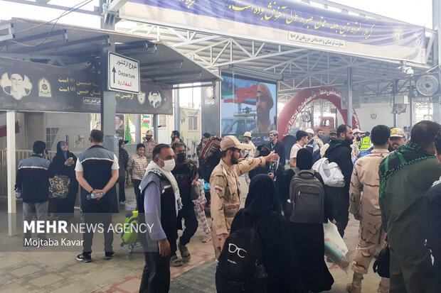 موج بازگشت زوار اربعین حسینی در مرز مهران