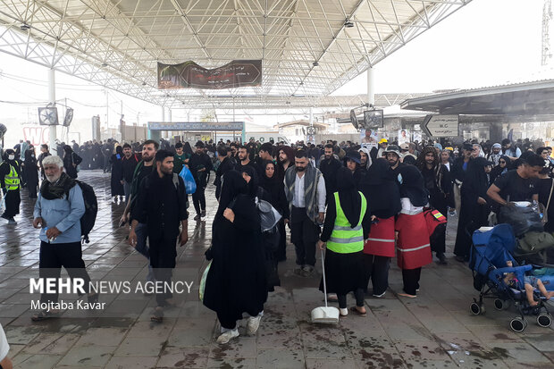 بازگشت زائران اربعین حسینی از مرز مهران