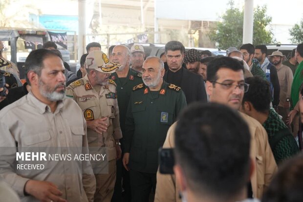 Gen. Salami's visit to Khosravi border gate shared with Iraq
