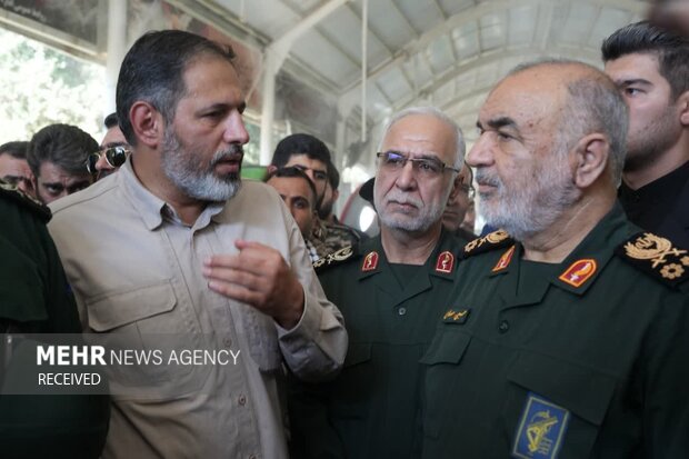 Gen. Salami's visit to Khosravi border gate shared with Iraq
