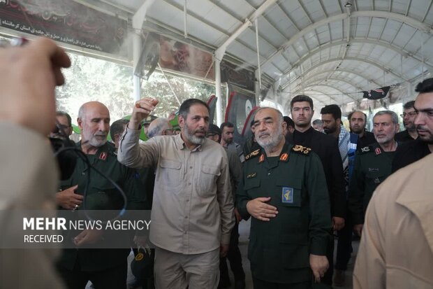 Gen. Salami's visit to Khosravi border gate shared with Iraq
