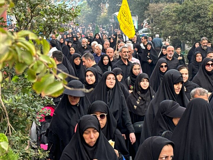 Tahran'daki Erbain Yürüyüşü'nde İsrail karşıtı sloganlar atılıyor