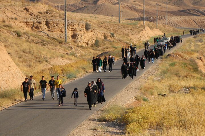 پیاده‌روی ۱۴کیلومتری اهالی روستای کلاته‌یاور بجنورد در روز اربعین