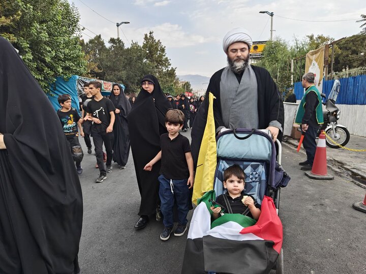 İslami Tebliğ Kurumu Başkanı, ailesiyle Erbain Yürüyüşü'ne katıldı