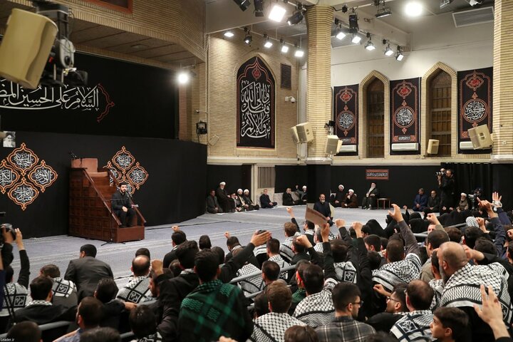 Leader hosts Arbaeen mourning ceremony