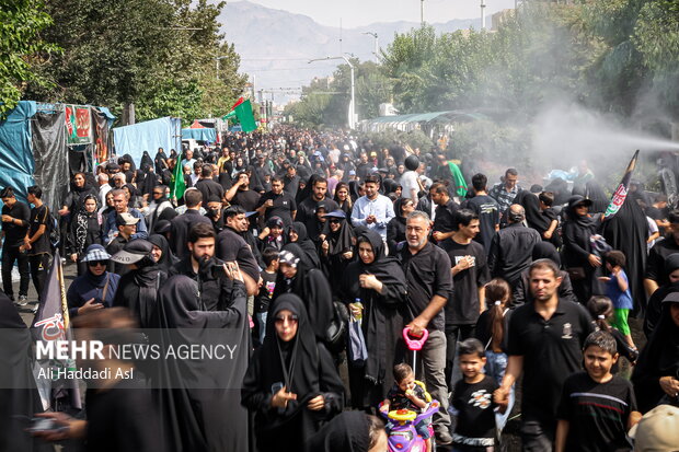 VIDEO: Arbaeen prayers on 17th of Shahrivar street in Tehran