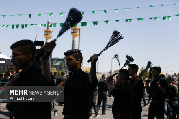 اجتماع بزرگ عزاداران گلستانی در حرم رضوی برگزار شد