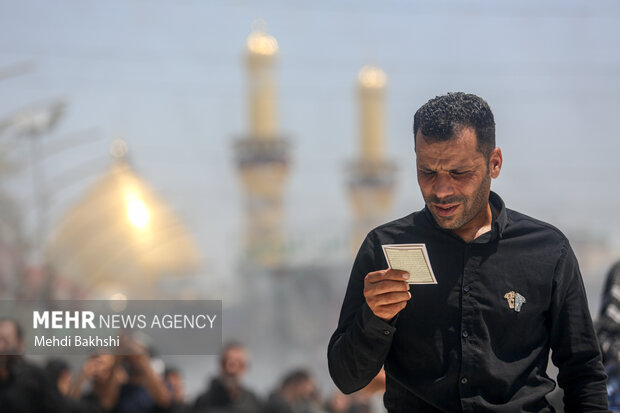 فرد باید در زیارت از راه دور،خود را در محضر امام بداند