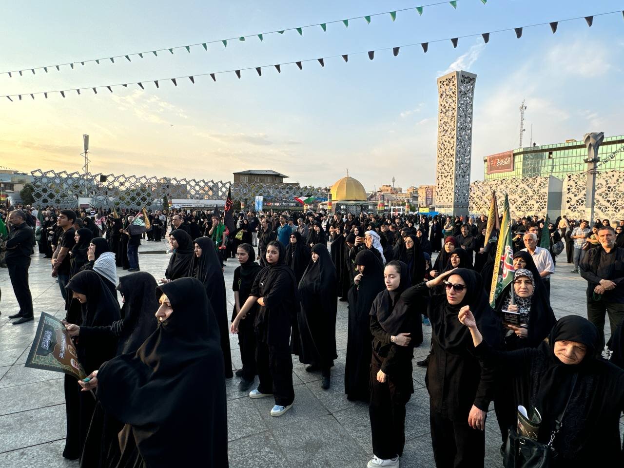 Iranians simulating Arbaeen Walk across country