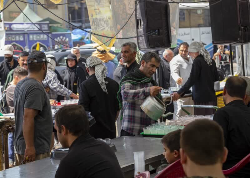 اینجا مرزِ مهران نیست، مرزِ خدمت بیکران است! موکبهای لرستان بهوقت کربلا در اربعین حسینی(ع)
