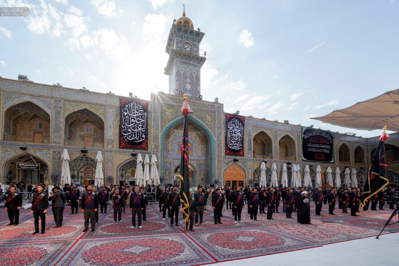 سجده شکر خادمان آستان قدس علوی به پاس توفیق خدمت گزاری در اربعین