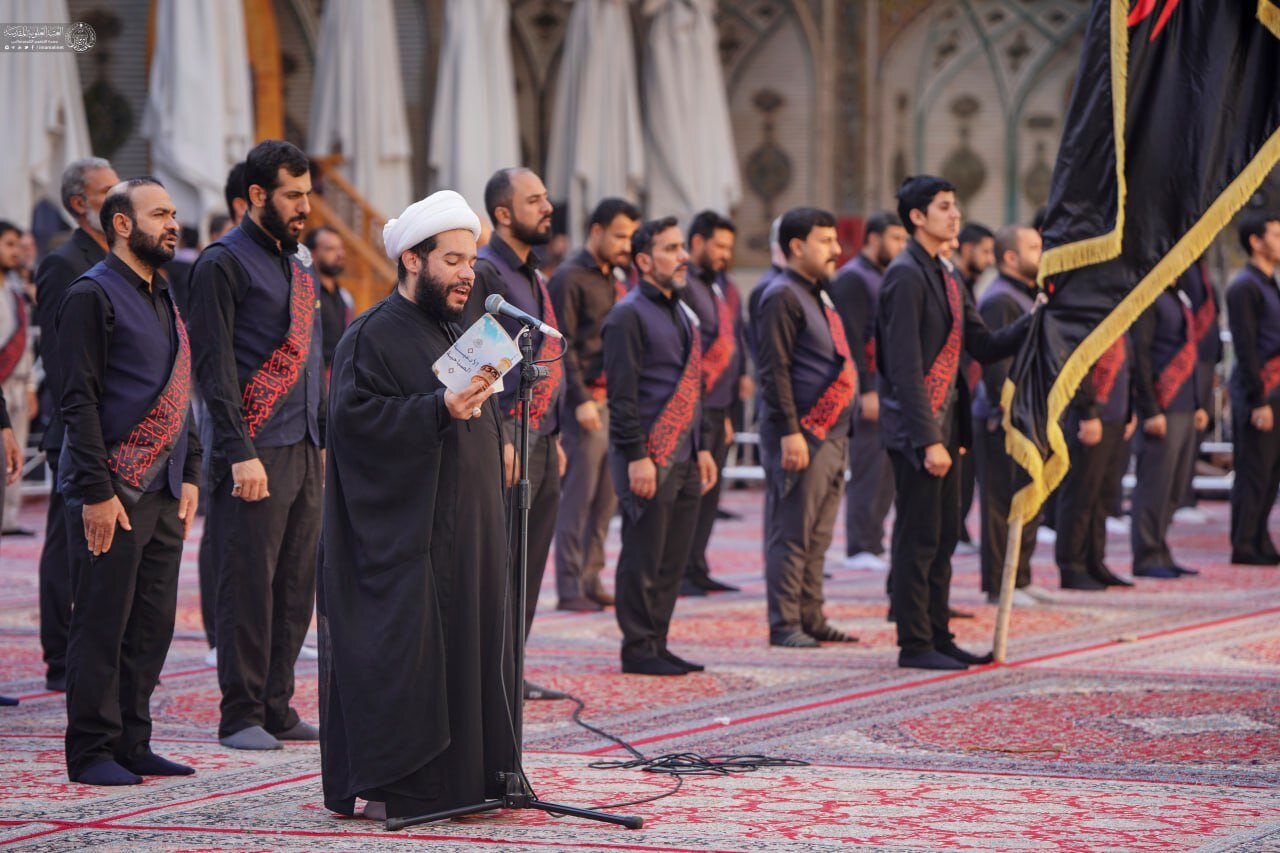 سجده شکر خادمان آستان قدس علوی به پاس توفیق خدمت گزاری در اربعین