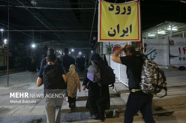 بازگشت زائران اربعین حسینی از مرز مهران