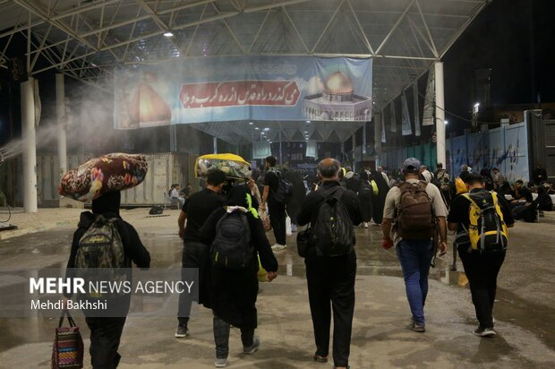 بازگشت زائران اربعین حسینی از مرز مهران