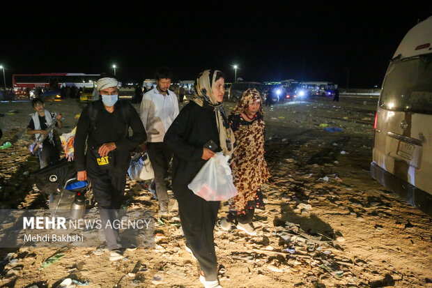 بازگشت زائران اربعین حسینی از مرز مهران