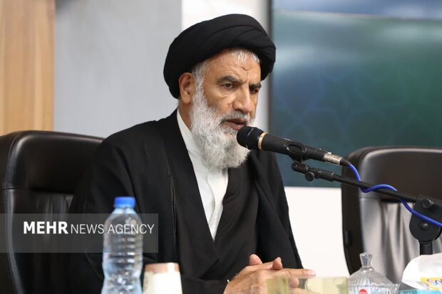 امام جمعه اهواز: تربیت فرزند صالح، مسیر ساختن چمرانها و سلیمانیهاست امام جمعه اهواز: تربیت فرزند صالح، مسیر ساختن چمرانها و سلیمانیهاست