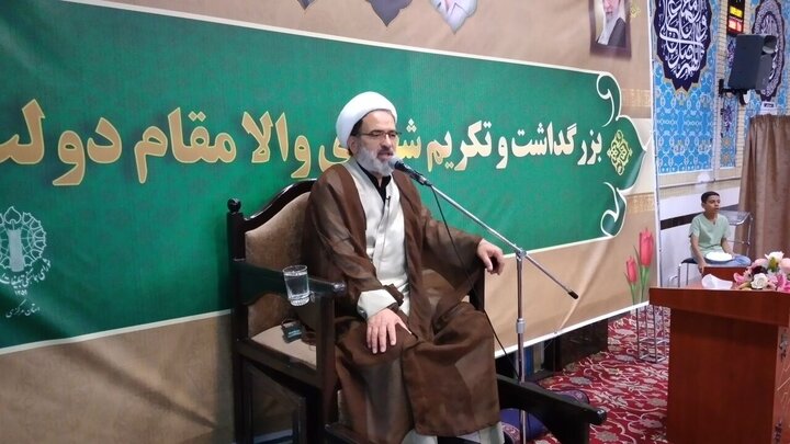 نظام جمهوری اسلامی نقشه راه آینده دنیا را ترسیم می کند