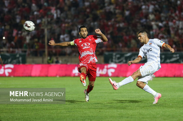 لیگ برتر فوتبال - پرسپولیس و فولاد