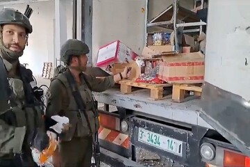 VIDEO: Zionist soldiers steal carpet in Jenin, occupied WB