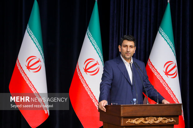 هاشمی: گنجینههای ادبی فارسی را با هوش مصنوعی به نسل جدید معرفی کنیم