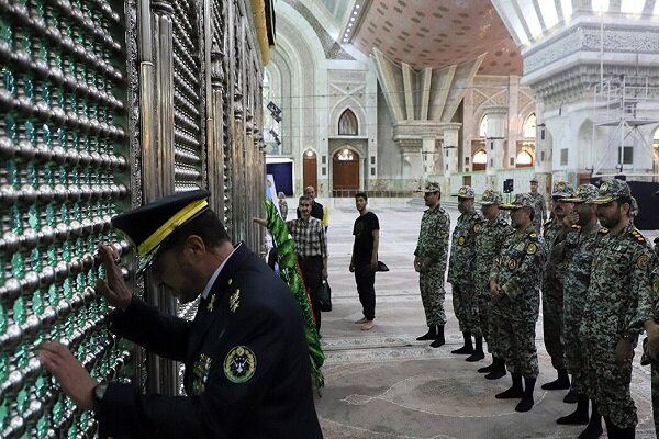 قادة قوات الدفاع الجوي يجددون العهد والميثاق مع مبادئ مفجر الثورة الاسلامية