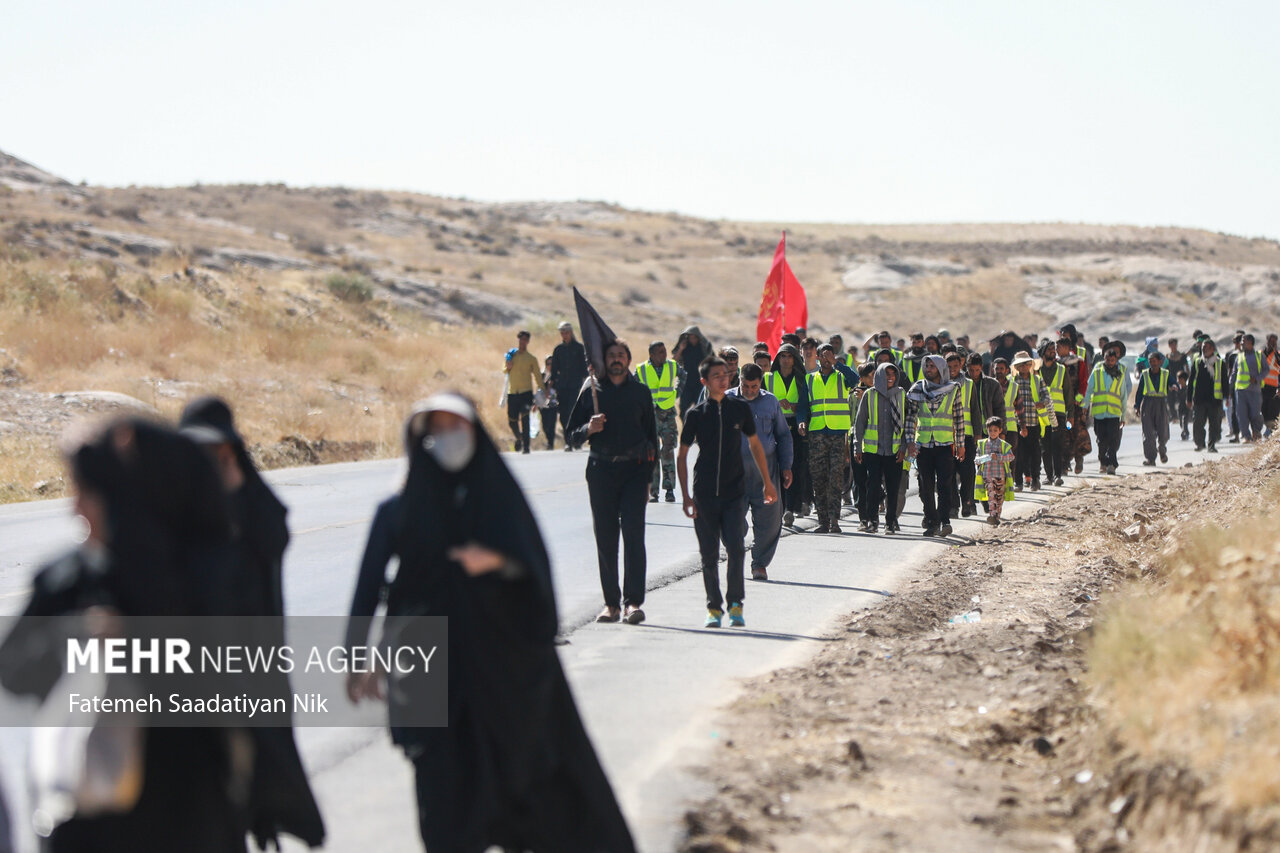 حال و هوای زائران رضوی در محورهای منتهی به مشهد الرضا(ع)