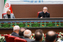 Pezeshkian meeting with economic activists of Razavi Khorasan