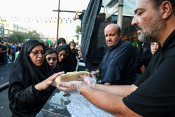 ۳۲۳ موکب کرمانشاهی در حال خدمت‌رسانی به زائران اربعین