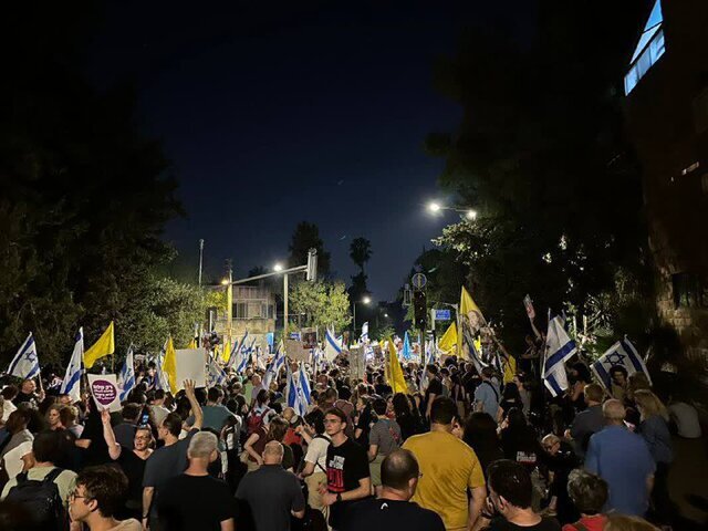 Huge protests against Netanyahu continue on Monday