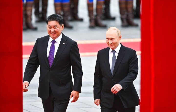 VIDEO: Putin officially welcomed by Mongolian counterpart