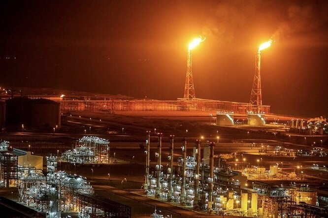 مشعلهای پتروشیمی سلامت اهالی «شیرینو» را به خطر میاندازد مشعلهای پتروشیمی سلامت اهالی «شیرینو» را به خطر میاندازد