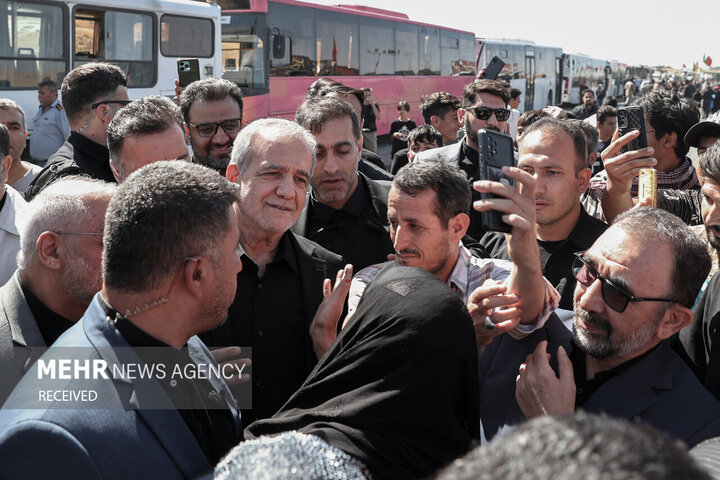 Cumhurbaşkanı Pezeşkiyan Meşhed'de Cumhurbaşkanı Pezeşkiyan Meşhed'de